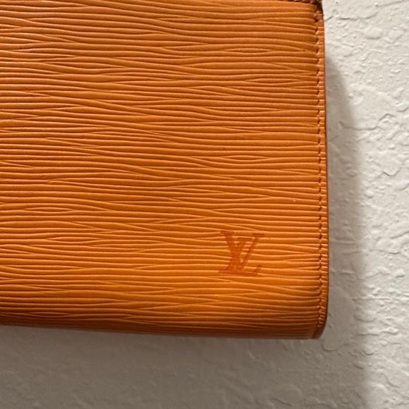 AUTHENTIC Louis Vuitton Epi Leather Pochette Accessoires – Orange – Vintage - Picture 5 of 9